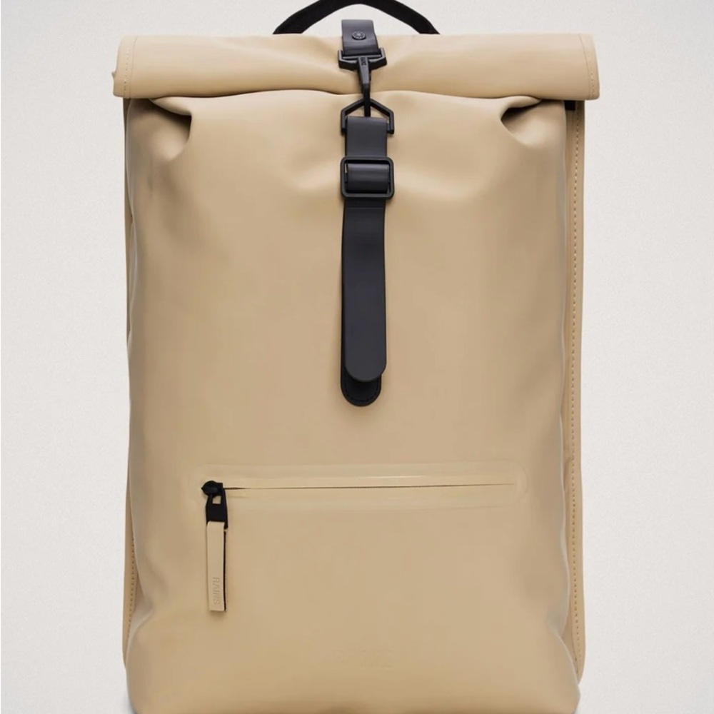 RAINS Rolltop Rucksack in Sand NWT